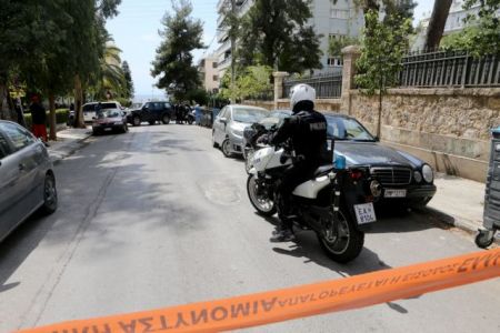 Ψάχνουν με… 25 ερωτήσεις το μυστικό της ντουλάπας