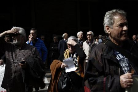 Απώλειες από 45 έως 300 ευρώ για 1,1 εκατ. συνταξιούχους