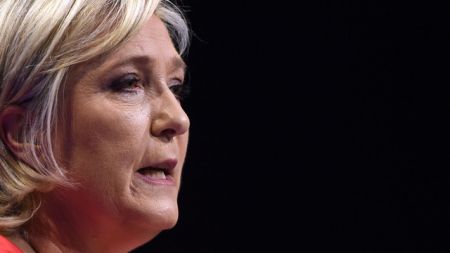 Διεθνές «σαφάρι» για να βρει χρηματοδότες κάνει η Μαρίν Λεπέν