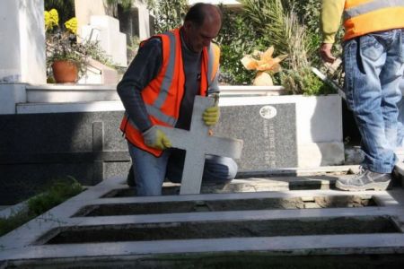 Εκταφή για τους πεσόντες της ακταιωρού «Φαέθων», το 1964