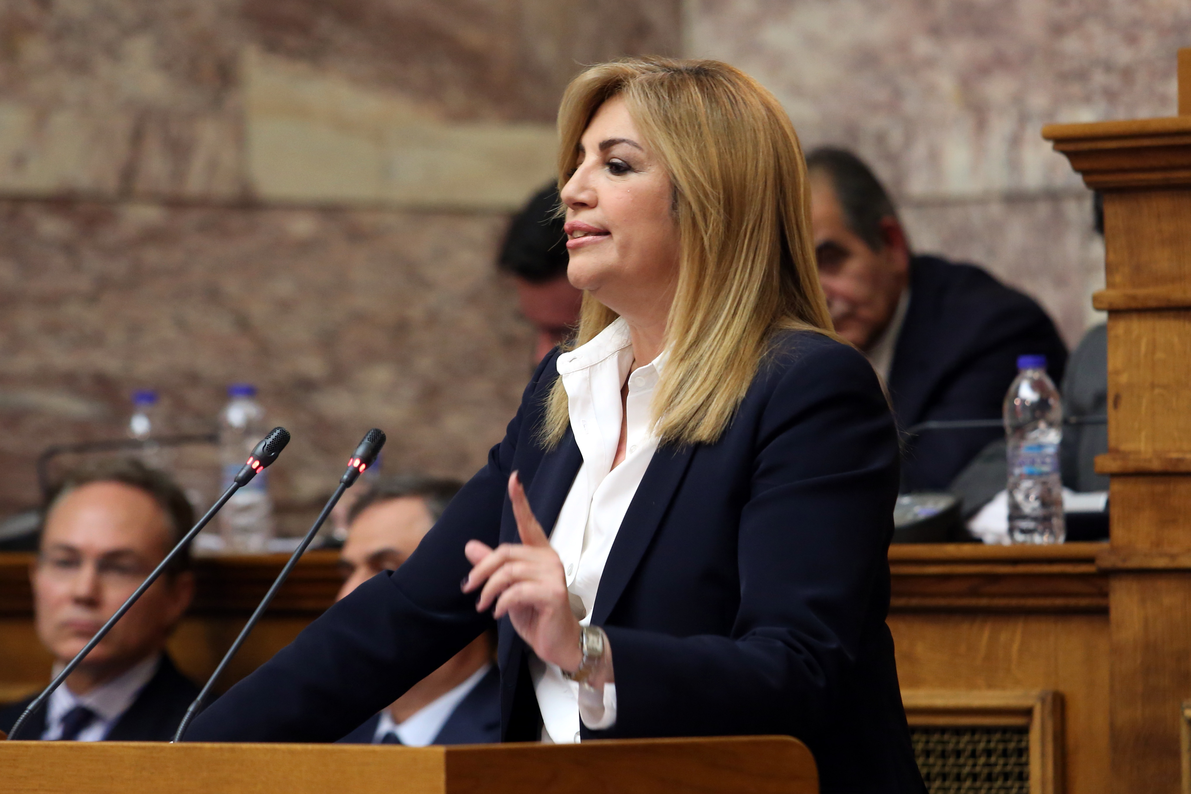 Δημοκρατική Συμπαράταξη: Λίγο κρασί, λίγος Σημίτης και εκλογές