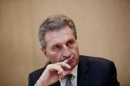 Ετινγκερ: «Αυταρχικοί τραμπούκοι» οι Τραμπ, Πούτιν, Ερντογάν