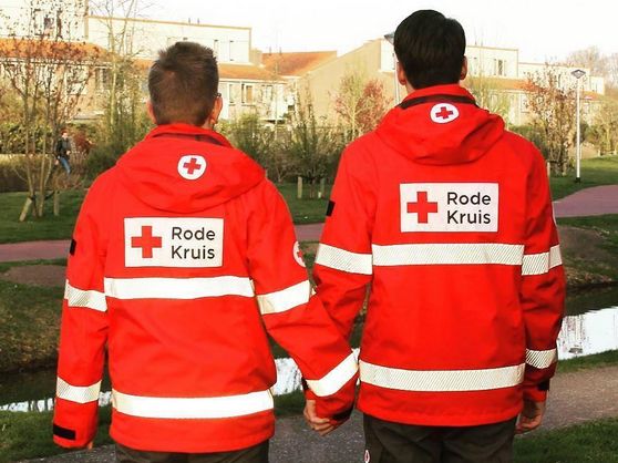 Πώς απαντούν οι Ολλανδοί στις ομοφοβικές επιθέσεις