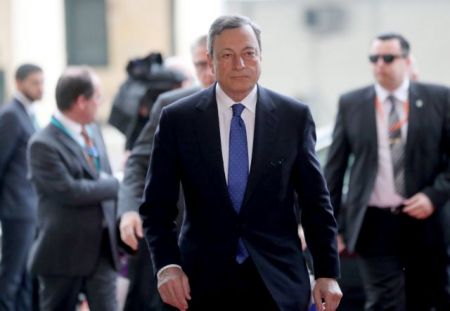 Η ΕΚΤ επανεξετάζει την ποσοτική χαλάρωση λόγω Γαλλίας