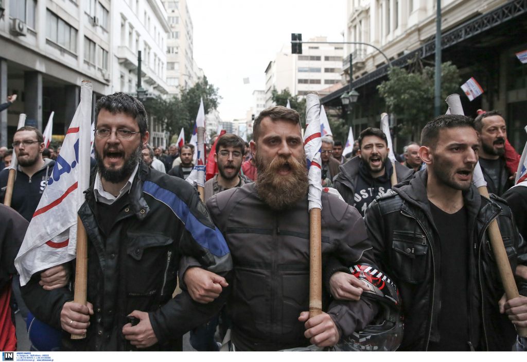 Πορεία του ΠΑΜΕ στο κέντρο της Αθήνας ενάντια στη νέα συμφωνία