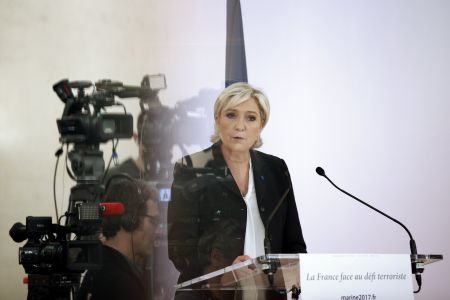 Γαλλία: Μία μονάδα μπροστά η Λεπέν, τρίτος ο Μελανσόν