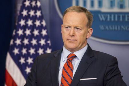 Θύελλα αντιδράσεων για τη σύγκριση Ασαντ-Χιτλερ από τον εκπρόσωπο του Τραμπ