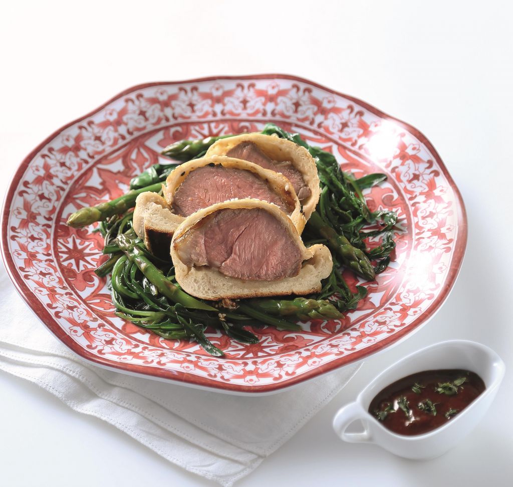 Μπουρεκάκακια αρνιού σε κρούστα από ανεβατά καλτσούνια Σητείας