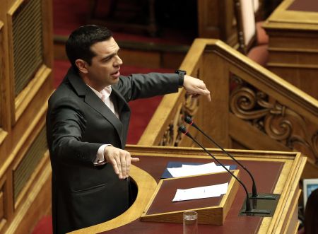 Ο Τσίπρας ξορκίζει τις εκλογές μέχρι τον Ιούνιο του 2018