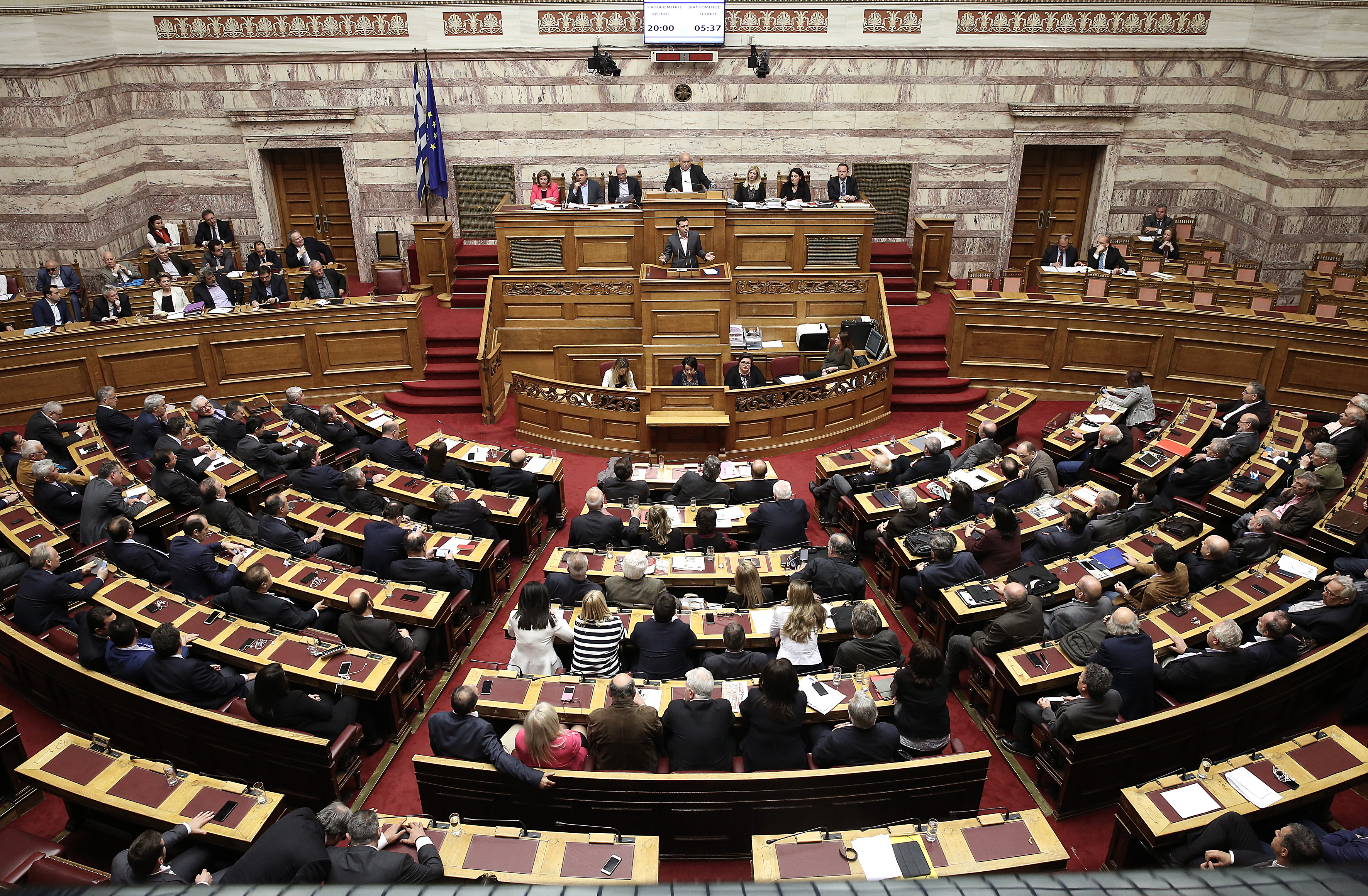 Ονομαστική ψηφοφορία για την κατάργηση της έκπτωσης φόρου βουλευτών ζητεί ο ΣΥΡΙΖΑ