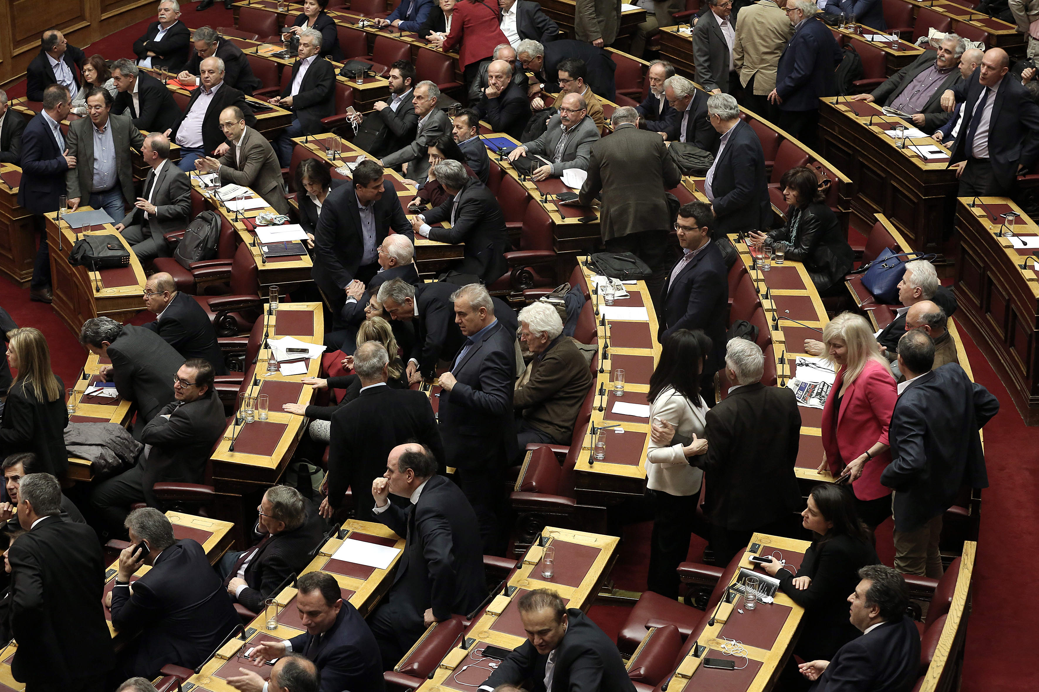 Βουλή: Η αντιπολίτευση καταγγέλλει «φωτογραφική» τροπολογία