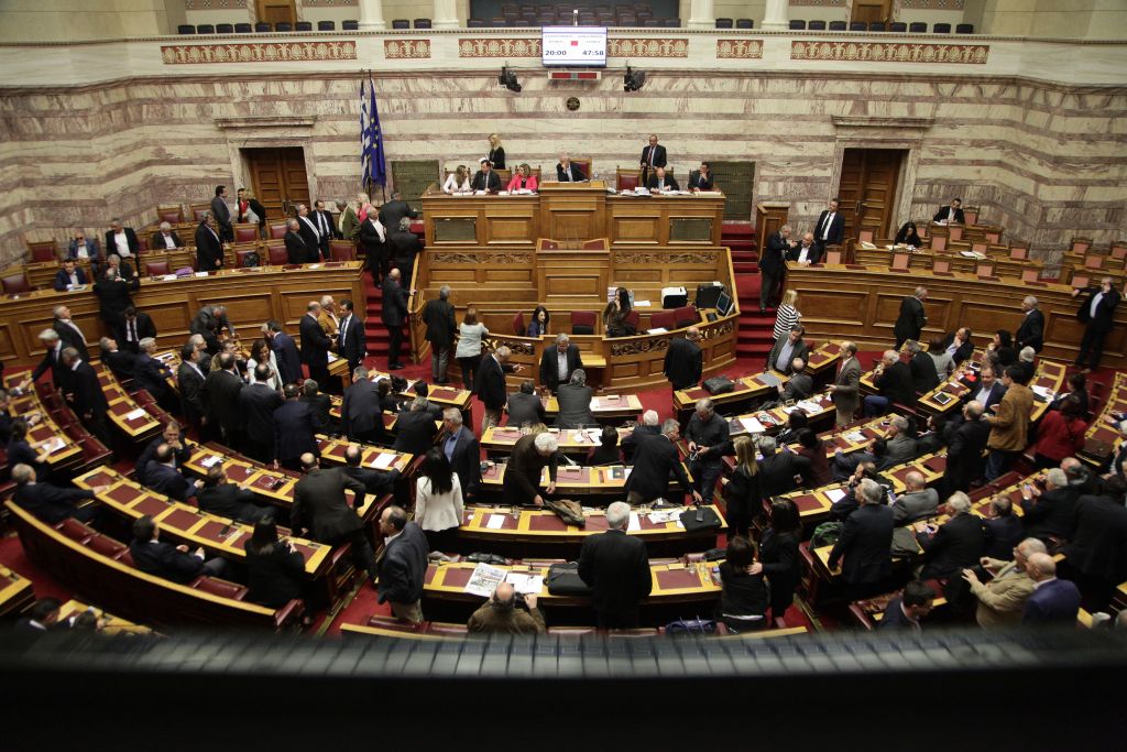Στην Ολομέλεια της Βουλής ο εξωδικαστικός μηχανισμός ρύθμισης οφειλών