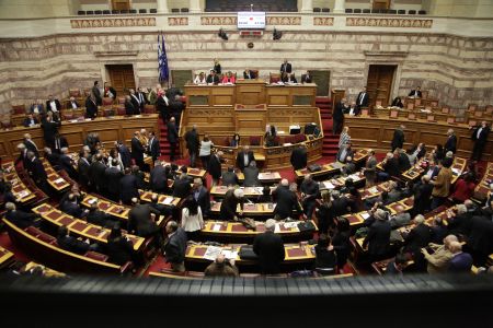 Στην Ολομέλεια της Βουλής ο εξωδικαστικός μηχανισμός ρύθμισης οφειλών
