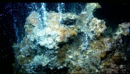 Σαντορίνη: Το υποθαλάσσιο ηφαίστειο Κολούμπος «αναπνέει» κάθε δύο λεπτά