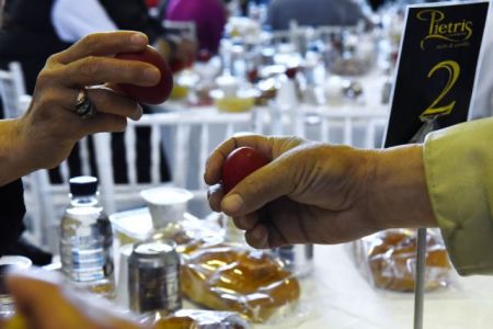 Πασχαλινά γεύματα από τον δήμο Πειραιά