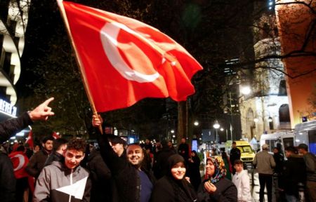 Γιατί οι Τούρκοι της Γερμανίας ψήφισαν Ερντογάν