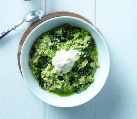 Ξινός τραχανάς με σπανάκι και κατίκι Δομοκού