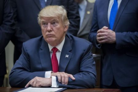 Ο Τραμπ επανεξετάζει την πυρηνική συμφωνία με το Ιράν