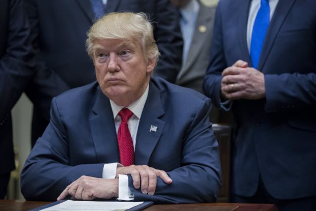 Ο Τραμπ επανεξετάζει την πυρηνική συμφωνία με το Ιράν