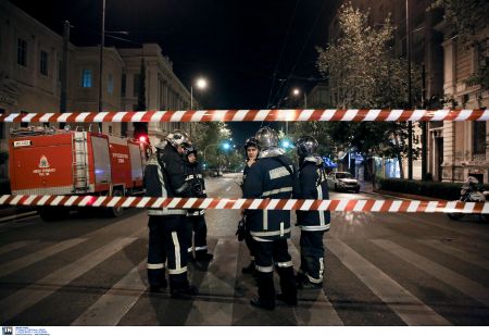 Δύο ύποπτους «έπιασαν» οι κάμερες στο σημείο της έκρηξης στη Eurobank