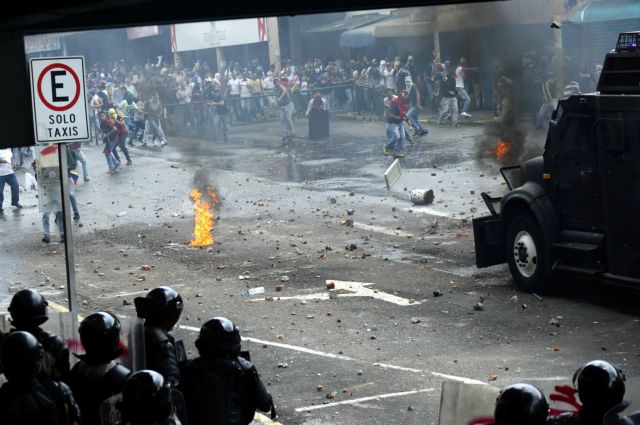 Τρεις νεκροί στη Βενεζουέλα – Νέες διαδηλώσεις κατά Μαδούρο