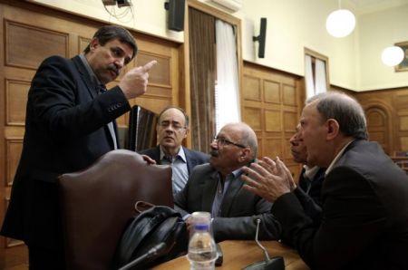 Ξανθός: Θα προχωρήσει η νομιμοποίηση της φαρμακευτικής κάνναβης