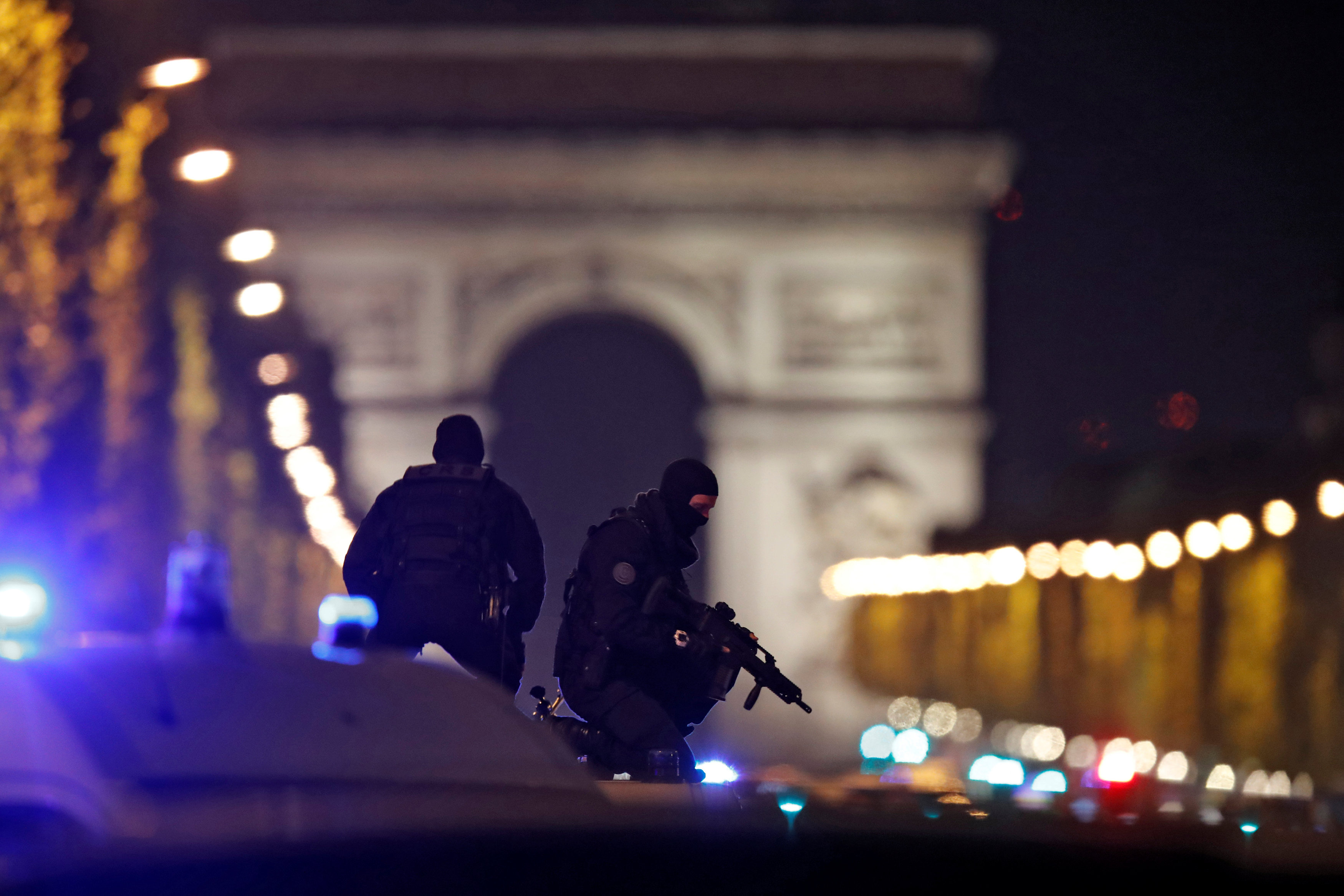 Η τρομοκρατία πλανάται πάνω από τις γαλλικές εκλογές