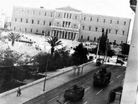 Τα μηνύματα των κομμάτων για τη μαύρη επέτειο της 21ης Απριλίου