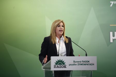 Σκληραίνει τη στάση της η Φώφη μετά την ανταρσία στην Κεντρική Επιτροπή