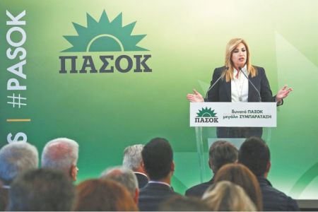 Μάχες παρασκηνίου μετά τη στροφή Γεννηματά