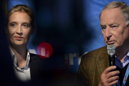 Ένας ακραίος και μια οικονομολόγος οδηγούν το AfD στη γερμανική κάλπη