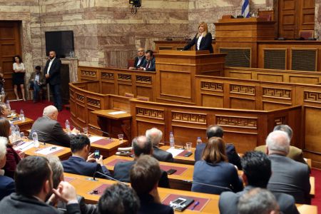 ΠαΣοΚ: Έκτακτο συνέδριο με καρατομήσεις διαφωνούντων