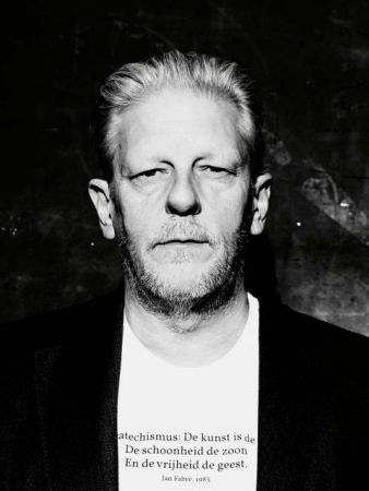 Γιαν Φαμπρ: «Ο καλλιτέχνης είναι σαν ένα αδέσποτο σκυλί»