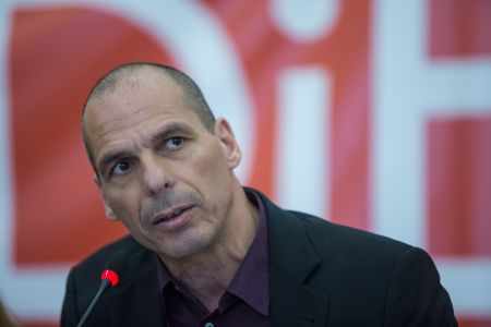 Γιάνης Βαρουφάκης: Είμαι πολύ απογοητευμένος από τον Εμανουέλ Μακρόν