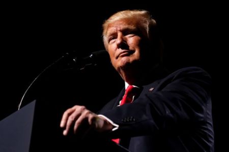 Απορρίπτει την κατάργηση της τροπολογίας περί οπλοκατοχής ο Τράμπ