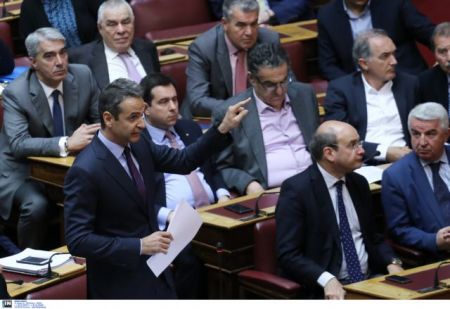 Μετωπική σύγκρουση με το Μαξίμου για το «success story»