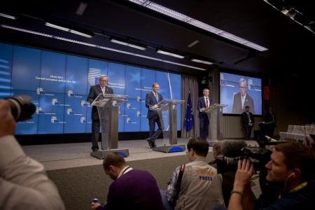 EE: Απορρίπτει κατηγορίες για ανάμειξη στις βρετανικές εκλογές