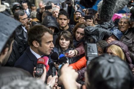 Μακρόν: Δεν αναμένω συστράτευση υπέρ μου ανάλογη με του Σιράκ το 2002