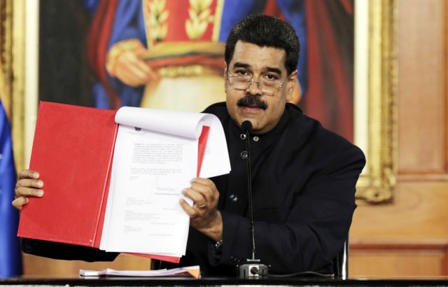 Σύνταγμα κομμένο και ραμμένο στα μέτρα του ανακοίνωσε ο Μαδούρο