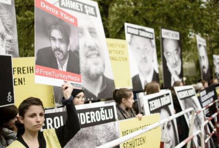 Γερμανίδα δημοσιογράφος κρατείται στην Τουρκία