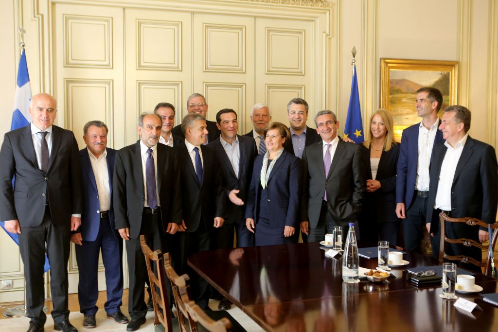 Τσίπρας προς περιφερειάρχες: Να σχεδιάσουμε την επόμενη μέρα