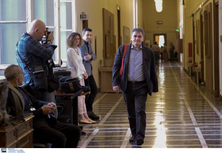 Τσακαλώτος: Οχι ρήτρα στο ν/σ για εφαρμογή μέτρων και αντιμέτρων με συμφωνία για το χρέος