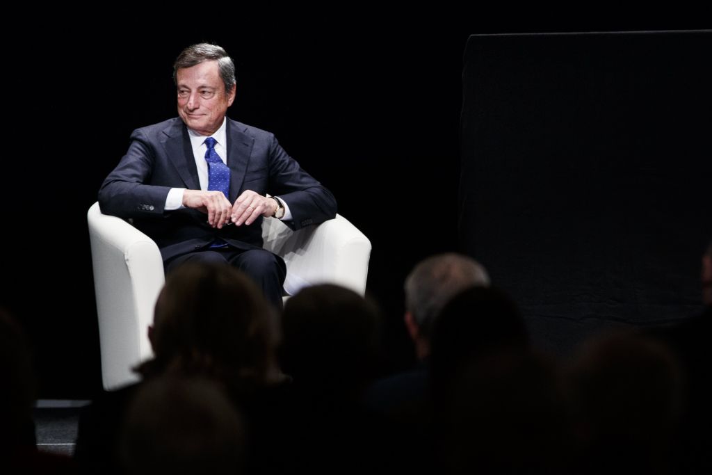 Ντράγκι: Πολύ νωρίς να κηρύξουμε τη νίκη στην προσπάθεια ενίσχυσης των τιμών