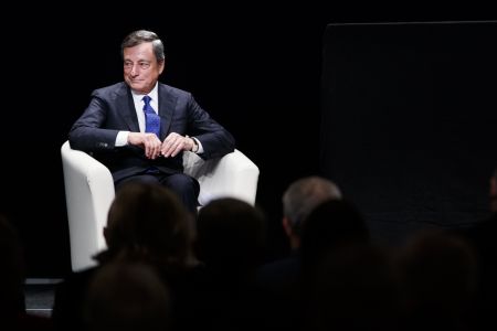 Ντράγκι: Πολύ νωρίς να κηρύξουμε τη νίκη στην προσπάθεια ενίσχυσης των τιμών