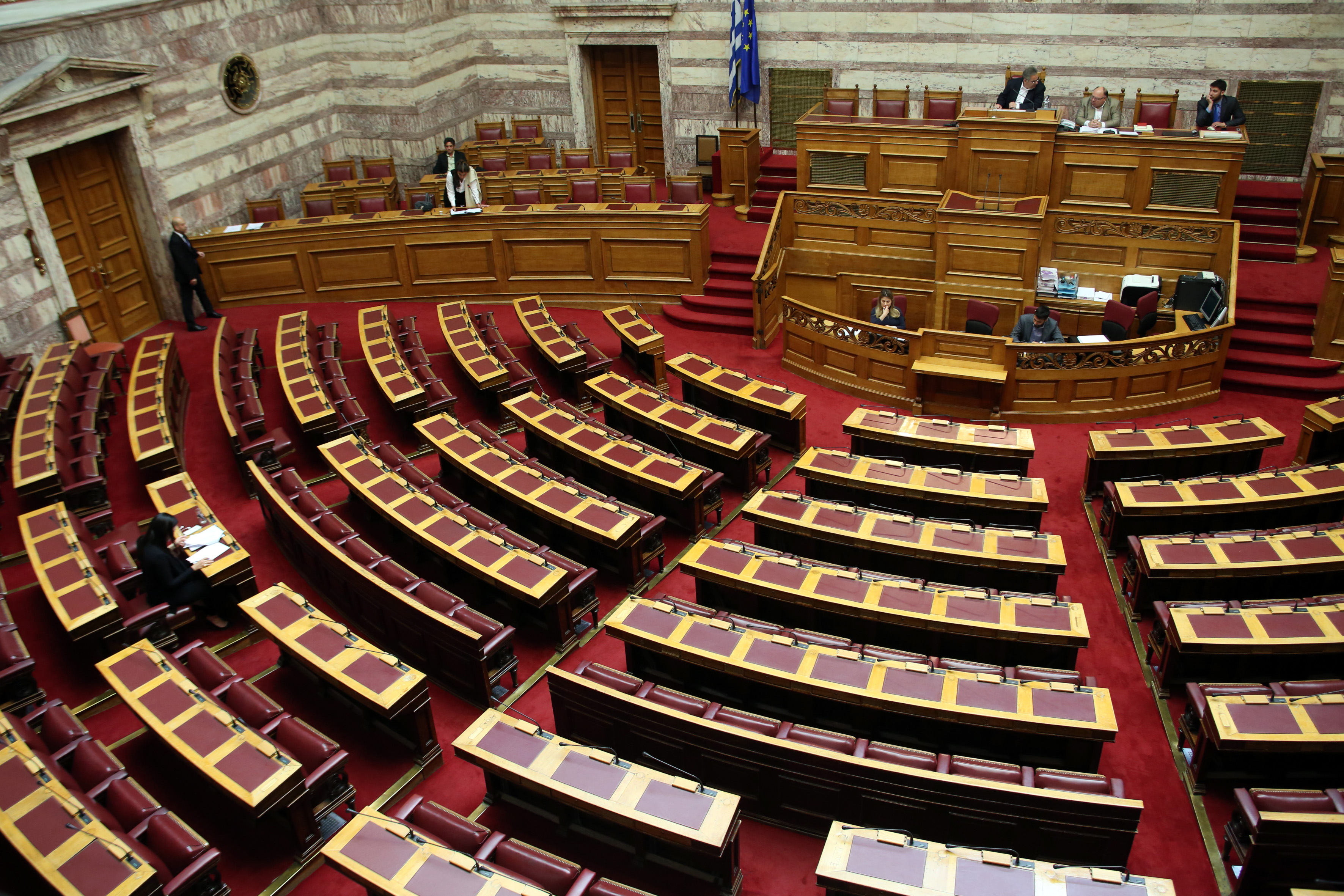 Βουλή: Αποσύρθηκε η τροπολογία για τις αυξήσεις σε προέδρους των ΔΕΚΟ εν μέσω αντιδράσεων