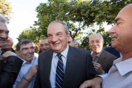 Θερμή υποδοχή για τον Κώστα Καραμανλή σε εκδήλωση στο Βελλίδειο