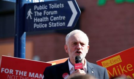 Ο Κόρμπιν αρνείται να επιβεβαιώσει ότι θα οδηγήσει τη Βρετανία εκτός ΕΕ