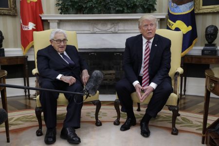 Οι «χρησμοί» Χένρι Κίσινγκερ για Τραμπ, Μακρόν, Μέρκελ