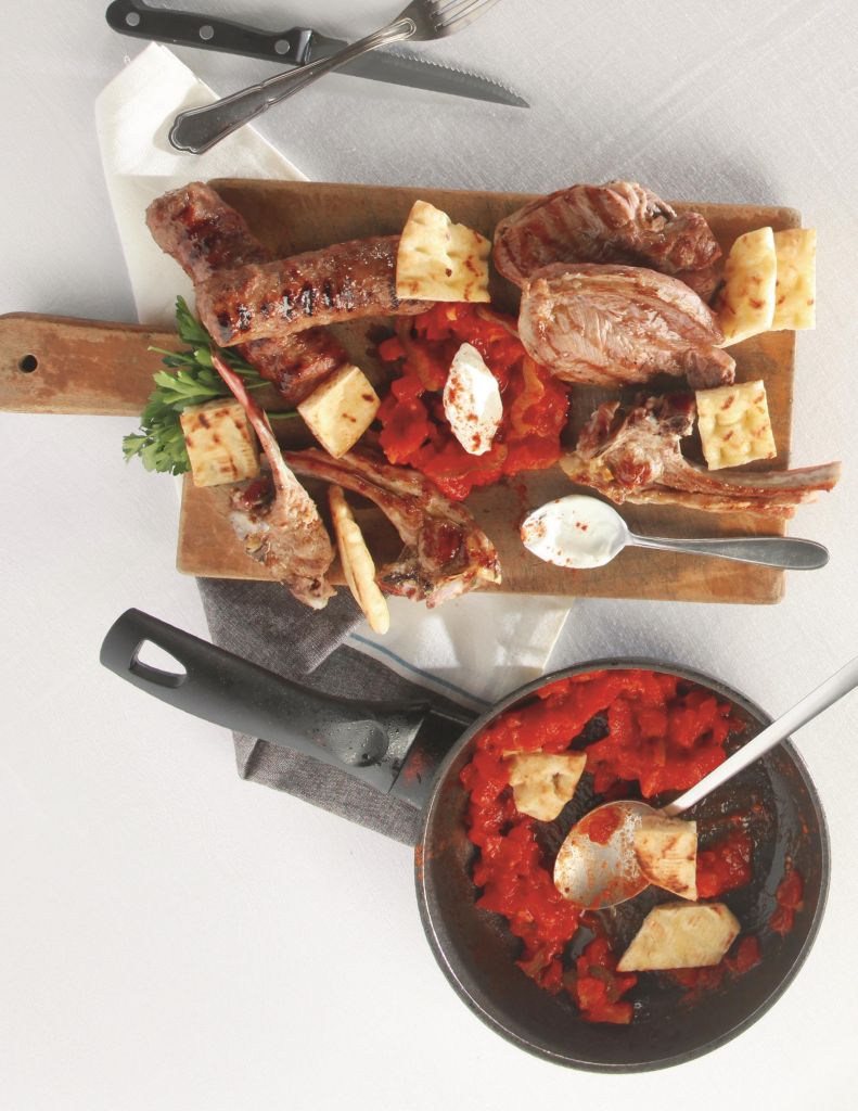 Γιαουρτλού µε κεµπάπ, παϊδάκια και κρέας