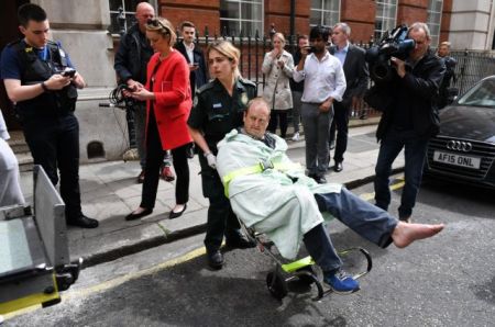 Εικονολήπτη του BBC τραυμάτισε το αυτοκίνητο του Κόρμπιν